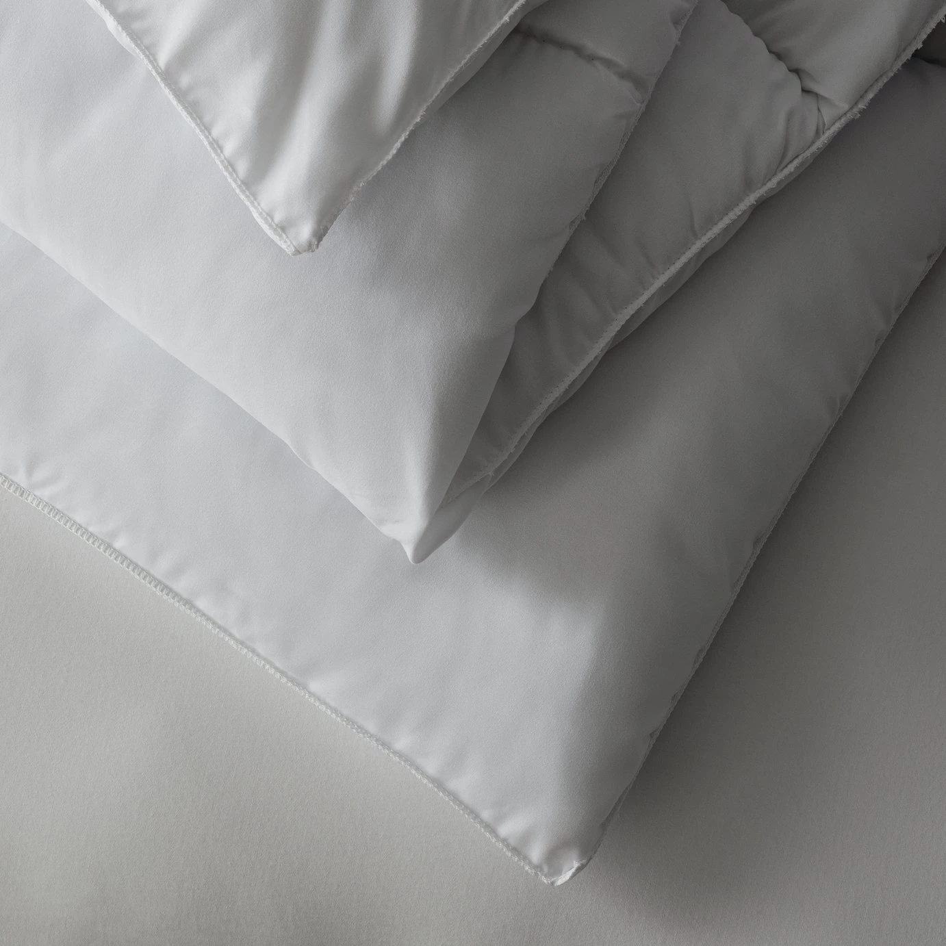Habitat Supersoft White Washable 7.5 Tog Duvet Single Duvets 6 Habitat Supersoft White Washable 7.5 Tog Duvet Single Duvets - Image 4