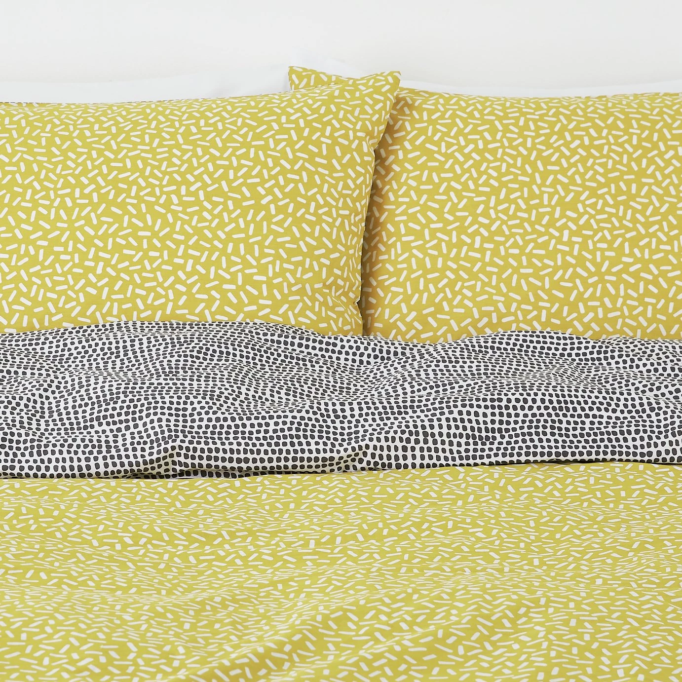 Habitat Betsy Yellow & White Reversible Bedding Set Single Duvet Covers And Sets 7 Habitat Betsy Yellow & White Reversible Bedding Set Single Duvet Covers And Sets - Image 5